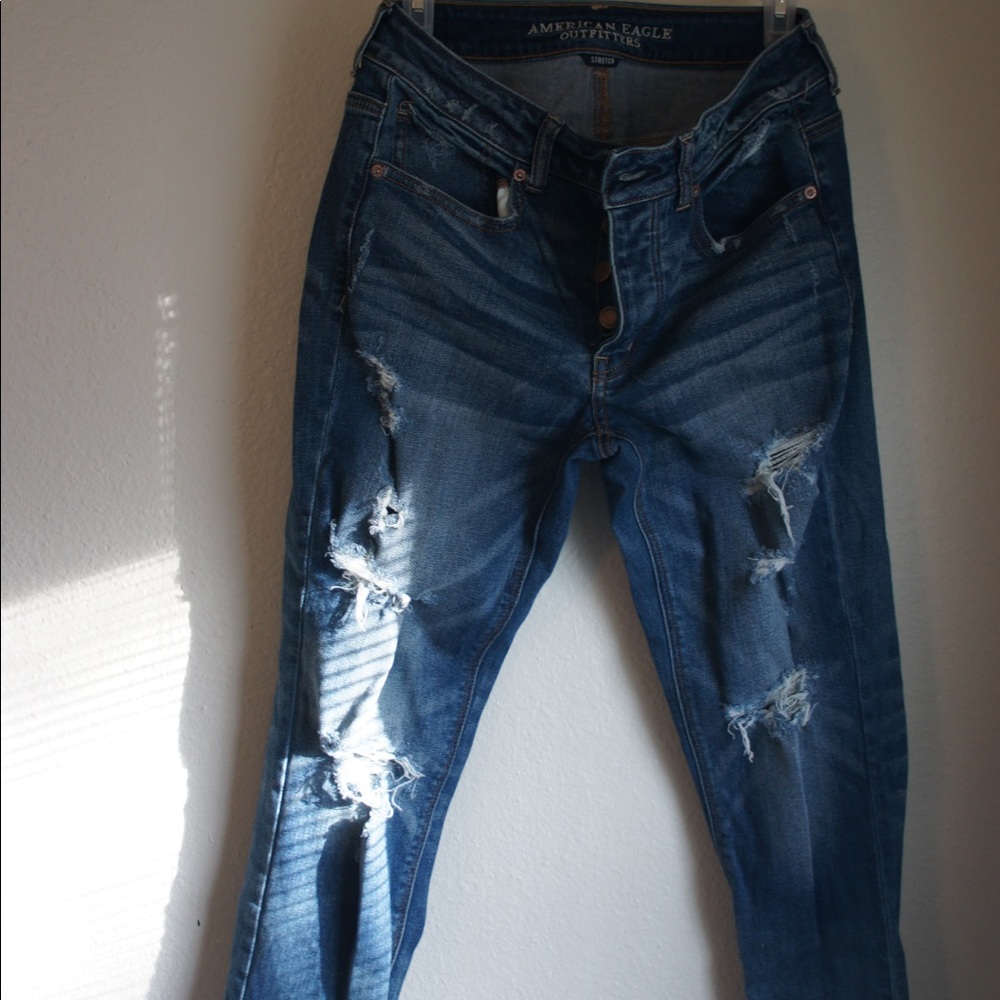 AEO tomgirl distressed boyfriend stretch jeans